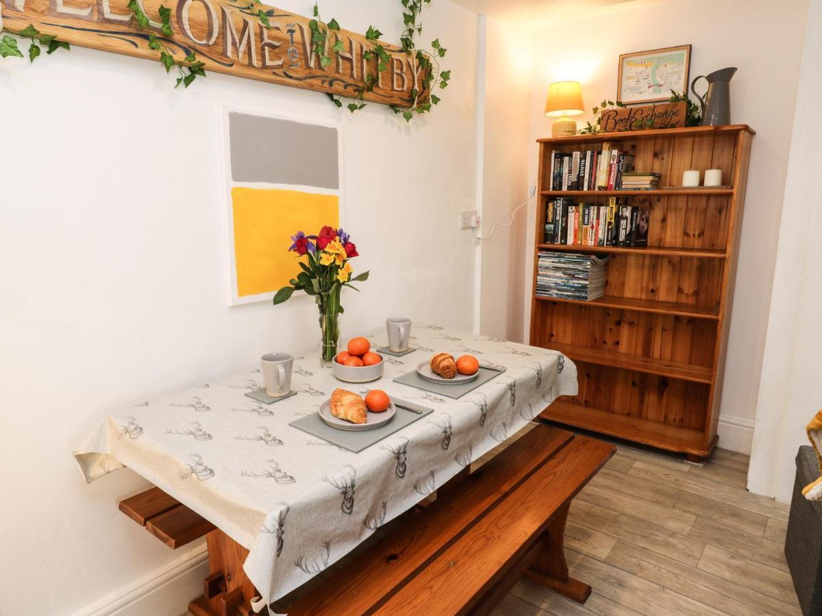 Ferienwohnung The Surfers Bolt Hole Whitby Exterior foto